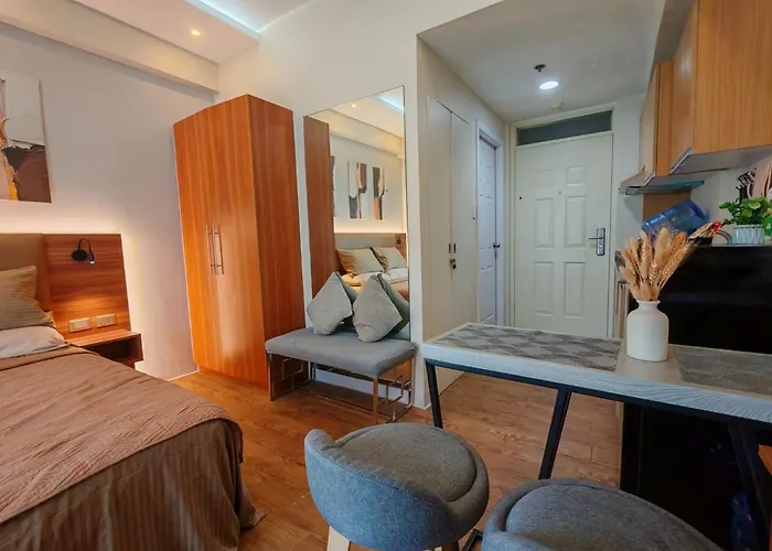 Traveler's Nest 211, Amani Residences, 5 Minutes Airport, Netflix, Stylish, Cozy With Luxurious Swimming Pool