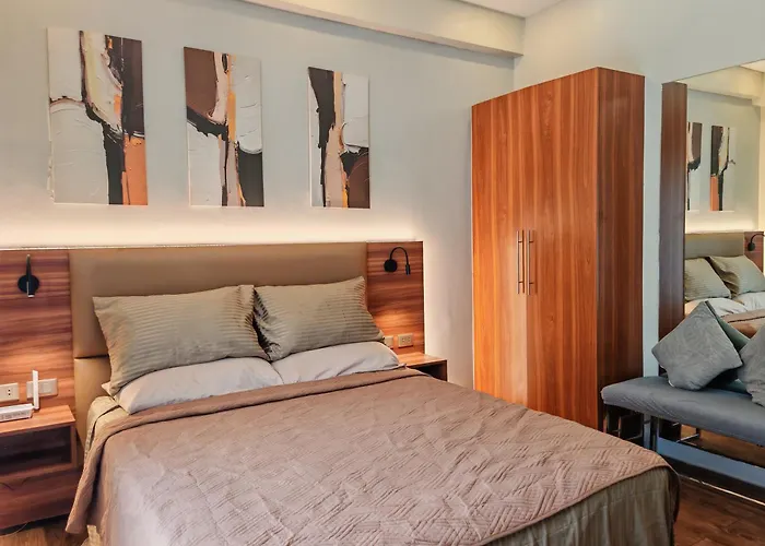 Traveler's Nest 211, Amani Residences, 5 Minutes Airport, Netflix, Stylish, Cozy With Luxurious Swimming Pool Apartment *