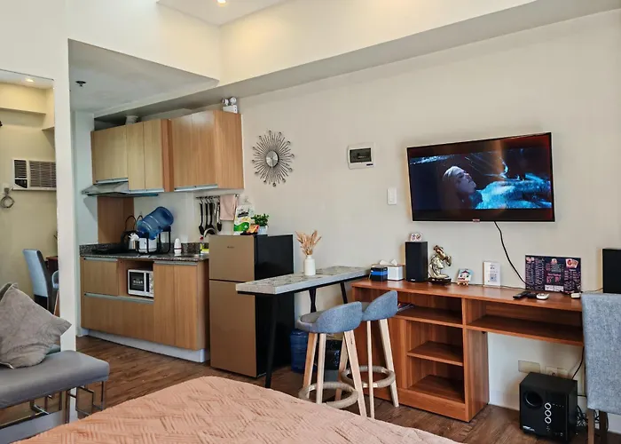 Traveler's Nest 211, Amani Residences, 5 Minutes Airport, Netflix, Stylish, Cozy With Luxurious Swimming Pool *