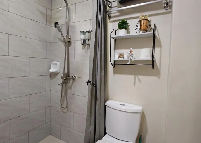 Traveler's Nest 211, Amani Residences, 5 Minutes Airport, Netflix, Stylish, Cozy With Luxurious Swimming Pool Apartment