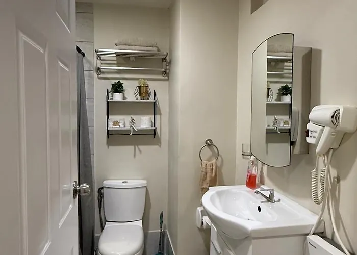Traveler's Nest 211, Amani Residences, 5 Minutes Airport, Netflix, Stylish, Cozy With Luxurious Swimming Pool Apartment