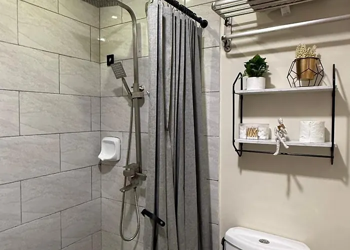 Traveler's Nest 211, Amani Residences, 5 Minutes Airport, Netflix, Stylish, Cozy With Luxurious Swimming Pool Apartment Lapu-Lapu City