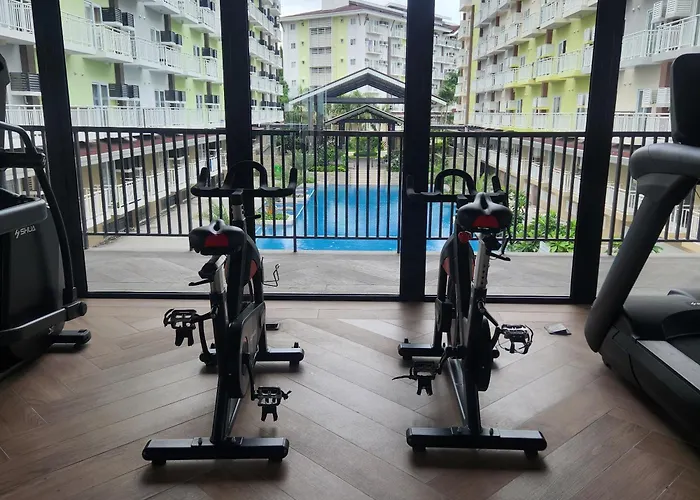 Traveler's Nest 211, Amani Residences, 5 Minutes Airport, Netflix, Stylish, Cozy With Luxurious Swimming Pool *