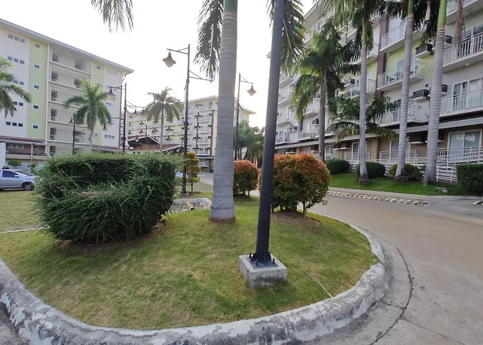 Traveler's Nest 211, Amani Residences, 5 Minutes Airport, Netflix, Stylish, Cozy With Luxurious Swimming Pool *